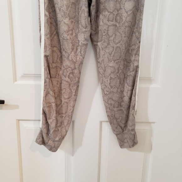 SUNDRY SNAKE PRINT JOGGERS POCKETS SOFT NWT S(1) - Picture 6 of 10